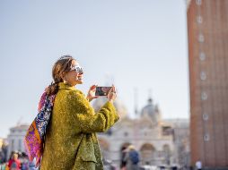 En Instagram, ahora puedes descubrir negocios locales populares cercanos y filtrarlos por categoría. ISTOCK/RossHelen