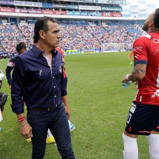 Ricardo Cadena espera seguir en Chivas pese a fracaso