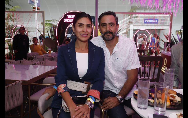 Ana María Gamboa y José Juan Ceballos en el hospitality de Tequila Herradura. ESPECIAL