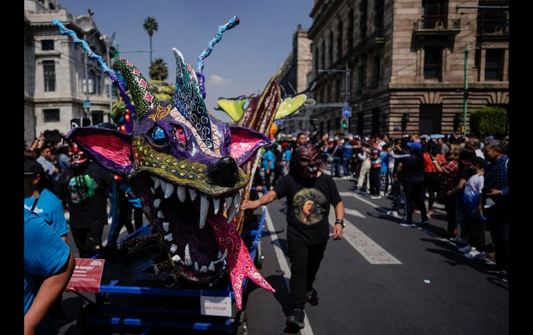 El recorrido inició en el Zócalo capitalino y transcurrió por las avenidas 5 de Mayo, Juárez y Paseo de la Reforma. AP/E. Verdugo