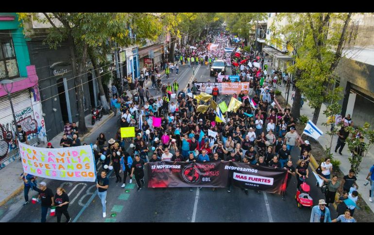 Los marchantes se congregaron en la explanada de la Plaza Liberación para terminar con un concierto cristiano. EL INFORMADOR/A. Navarro