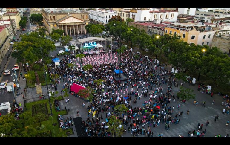 Los marchantes se congregaron en la explanada de la Plaza Liberación para terminar con un concierto cristiano. EL INFORMADOR/A. Navarro