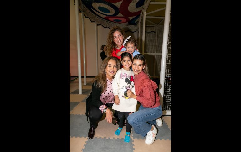 Martha González, Macarena Franco, Mónica Castellanos, Juliana Franco y Anahí Godoy. GENTE BIEN JALISCO/Jorge Soltero