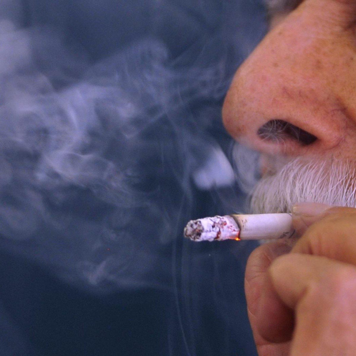 La venta de tabaco de liar crece un 63% y los cigarrillos siguen a la baja