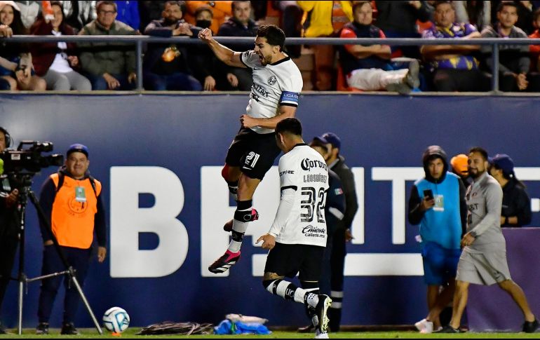 Anoche Martín hizo dos goles en la victoria 3-1 de las Águilas sobre el Atlético San Luis. EFE/V. Cruz