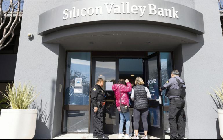 El cierre del banco Silicon Valley Bank afectó de forma negativa a la Bolsa Mexicana de Valores. AP