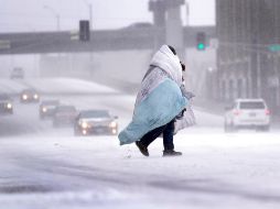 La intensa nevada y aguanieve complicó las condiciones en los caminos, derribó ramas de los árboles y provocó varios derrapamientos. AP