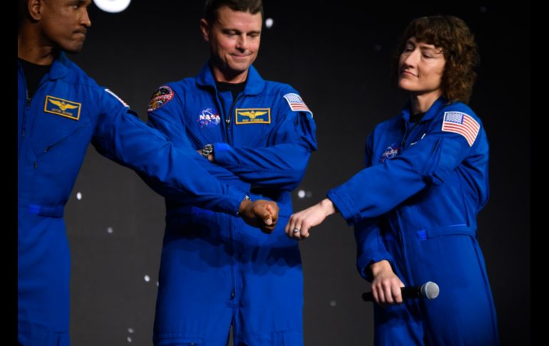 Reid Wiseman (comandante), Victor Glover (piloto, afroamericano) y Christina Koch, los que viajarán a la Luna. AFP