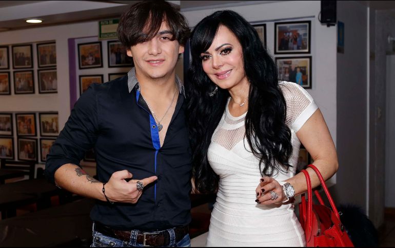 JULÍAN FIGUEROA Y MARIBEL GUARDIA. Durante la presentación de la telenovela 