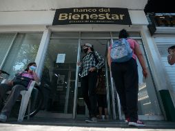 Con la Tarjeta de Bienestar, los y las beneficiarias de las becas podrán cobrar de manera directa y sin intermediarios a través del Banco del Bienestar. EL INFORMADOR / ARCHIVO