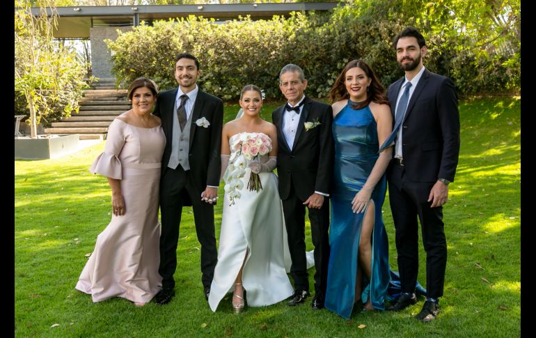 Rosalinda Pérez, Alejandro Cano, Andrea Sánchez, Alejandro Cano, Abril Cano y Fernando Fernández. GENTE BIEN JALISCO/ Jorge Soltero