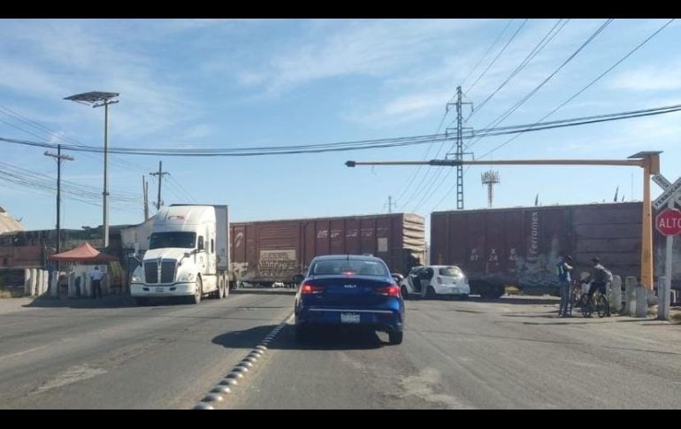 El accidente se registró a las 9:05 horas en el cruce de avenida Aviación y Las Vías. ESPECIAL