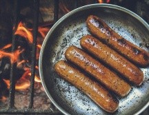 Aunque no es recomendable comer salchichas a diario, éstas son las más confiables al ser hechas de carne y no tener ingredientes como la soya. ESPECIAL/Foto de Rachel Clark en Unsplash