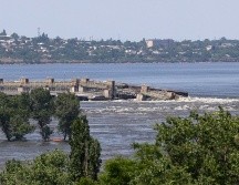 La represa de Kajovka sufrió daños severos y terminó por colapsar el 6 de junio. REUTERS