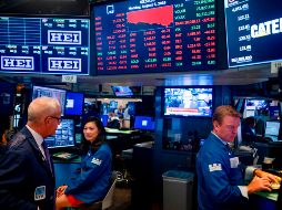 Quince minutos después del inicio de las operaciones en la Bolsa de Nueva York, el Dow Jones subía a 34 mil 470 unidades. AFP/ARCHIVO