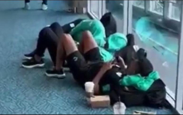 Jugadores del León se quedaron varados en el aeropuerto de Vancuver. ESPECIAL