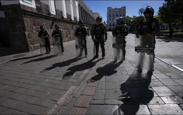 Dos de los aspirantes que aparecen en la parte alta de las preferencias en Ecuador, Otto Sonnenholzner y Yaku Pérez, anunciaron que suspenderán cualquier evento masivo para no arriesgar la seguridad de las personas. AP / D. Ochoa