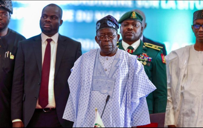 Bola Ahmed Tinubu, presidente de Nigeria —país que encabezaría la fuerza militar— con otros líderes de la CEDEAO en una reunión donde se discutió la situación en Níger. EFE