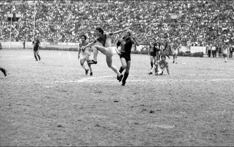 En la ida de las semifinales de la temporada 1984-1985, Águilas y Zorros, terminaron empatados 1-1. EL INFORMADOR / ARCHIVO