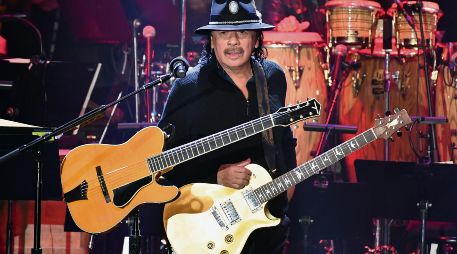 Carlos Santana es considerado uno de los mejores guitarristas de la historia. AFP