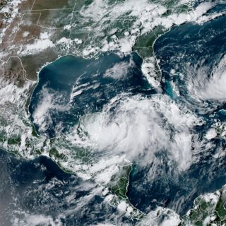 EU se prepara para el impacto de "Idalia" como huracán "mayor"