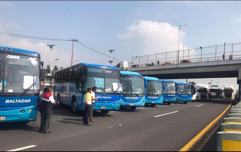 Transportistas de Tizayuca, Hidalgo, cerraron la autopista México-Pachuca, así como la carretera libre. SUN / F. José
