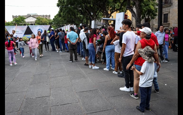 Las largas filas para poder ingresar a la segunda educación de Autoart World Guadalajara no se hicieron esperar este domingo. EL INFORMADOR / H. Figueroa