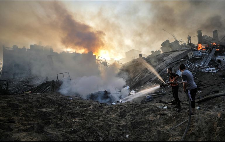 El vocero de las Brigadas Al Qasam, brazo armado de Hamás, Abu Obeida, anunció la muerte de unos 50 rehenes por los bombardeos de Israel sobre la Franja de Gaza, controlada por el grupo islamista palestino. EFE / M. Saber