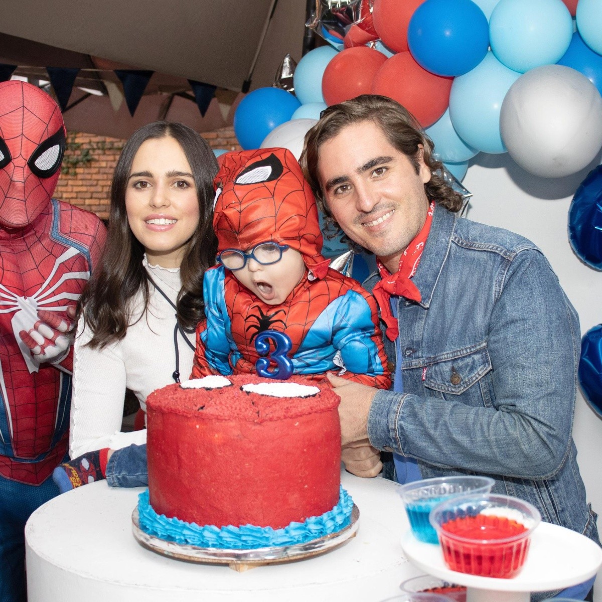 Festeja una fiesta de feliz cumpleaños de Spiderman! - Tips de Madre