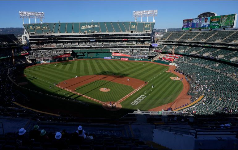 El contrato de los Atléticos con el Coliseo de Oakland expira tras la campaña 2024 y no está claro en dónde jugarán antes de que inauguren el nuevo parque en el 2027. AP / ARCHIVO