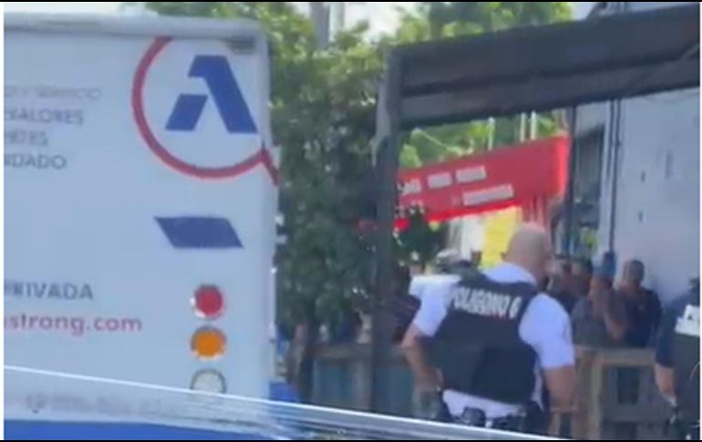Un presunto asalto ha movilizado a varias unidades de la Policía Tapatía y de servicios médicos al oriente de Guadalajara. ESPECIAL