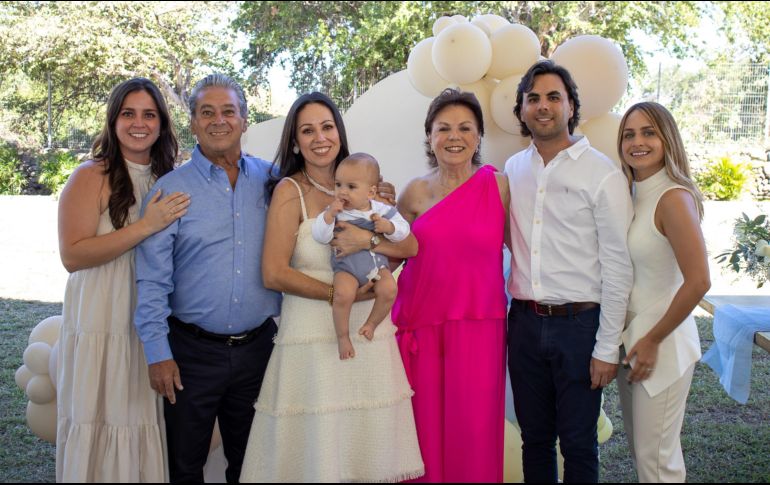 Sofi Cubero, Ignacio Cubero, Paula Cubero, Bosco, Eva Velasco, Nacho Cubero y Ana Paula Gudiño. GENTE BIEN JALISCO/ Christian Pérez