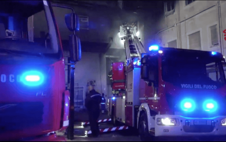 Policías y bomberos trabajaron durante la noche para desalojar a los 193 pacientes. X/@AxarquiaPlus