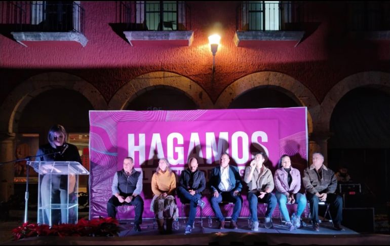 Fue el presidente del partido Hagamos, Ernesto Gutiérrez Guízar quien le toó la protesta a Requenes. ESPECIAL.
