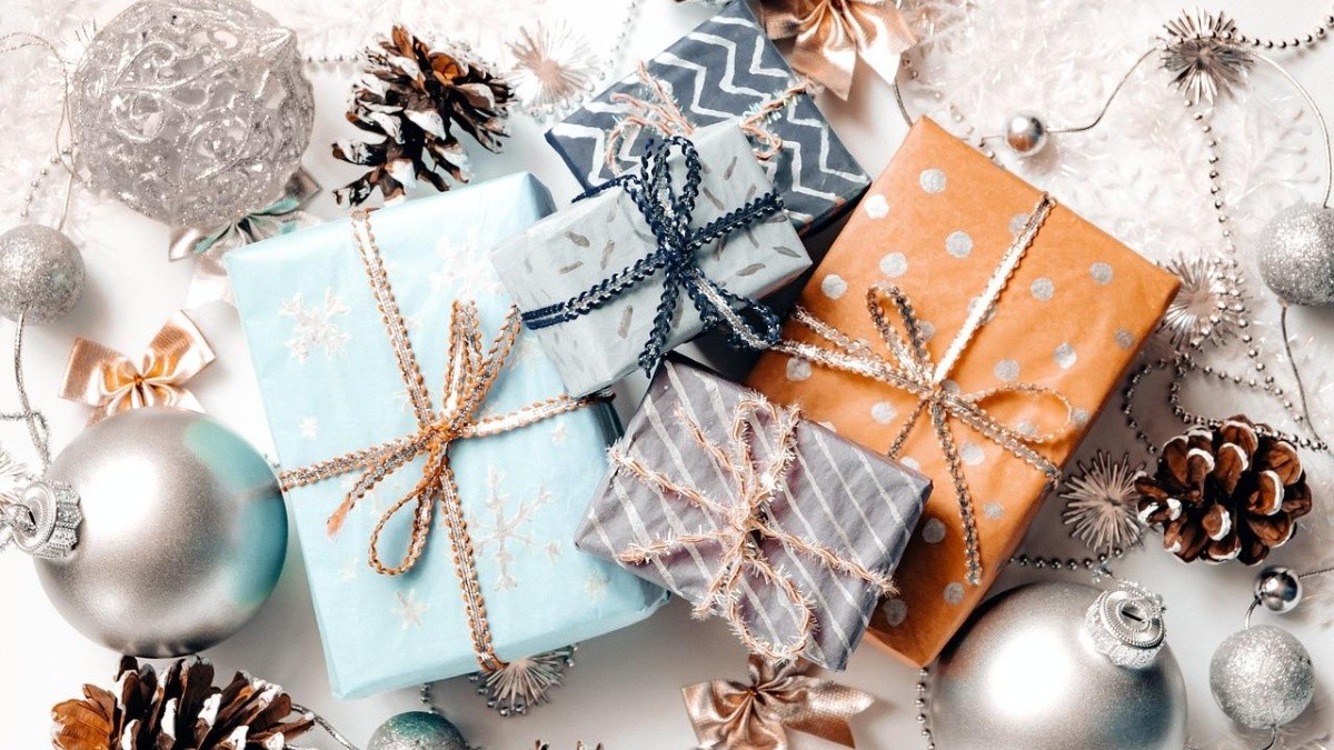 Navidad: A qué hora se deben dar los regalos