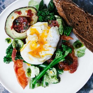 ¿Qué debe comer una persona con diabetes en el desayuno?