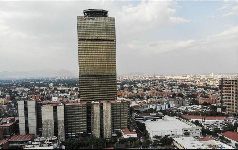 Diversos medios comenzaron a reportar cerca de las 14:00 horas que fue desalojada la Torre de Pemex después de que se reportara la presencia de un presunto artefacto explosivo. NTX / ARCHIVO