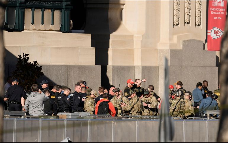 El tiroteo en Kansas City tras el desfile de los Chiefs ya dejó el primer muerto. AP/ C. Riedel.