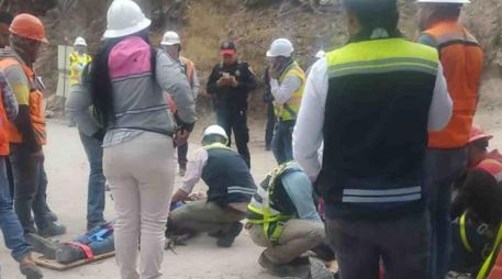 Se reporta que uno de los trabajadores perdió la vida en el accidente, mientras que el otro fue trasladado a un hospital privado para ser atendido. SUN