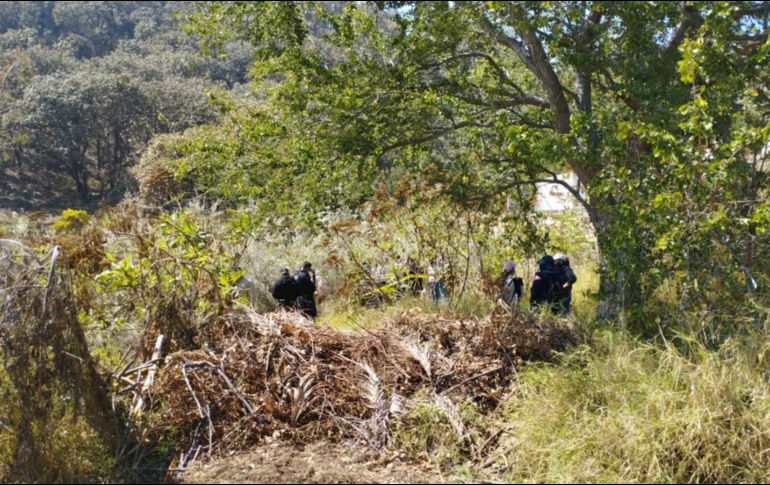 Familiares que conforman el colectivo,  inspeccionaron la zona, acompañados de los elementos de la Fiscalía y de la Comisión de Búsqueda de Personas de la Policía de Zapopan. CORTESÍA