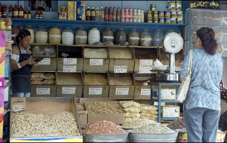 El plomo se encuentra de forma natural en el medio ambiente; sin embargo, su presencia en los alimentos naturales se debe principalmente a los desechos industriales. EL INFORMADOR / ARCHIVO