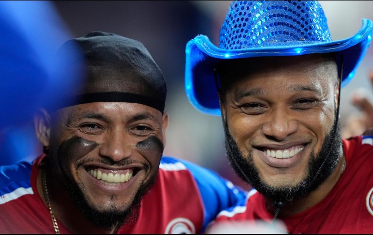 Canó (izquierda) tuvo una destacada carrera en las Grandes Ligas y es parte de la Selección dominicana de beisbol. AP/W. Lee