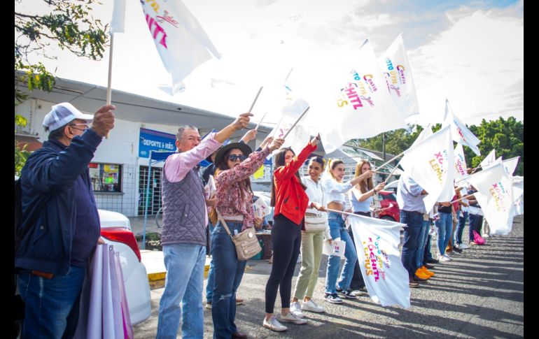 “Confió en México” distribuyó una gran cantidad de folletos en el Mercado del Mar que contenían el porqué consideran necesario emitir un Voto Útil. CORTESÍA.