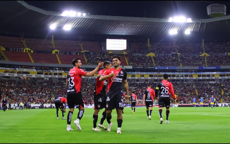 Eduardo Aguirre destaca la determinación del equipo para respaldar a Beñat San José en los cuatro partidos restantes. IMAGO7