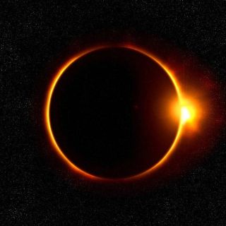 Mhoni Vidente revela qué cosas NO debes hacer durante el eclipse solar 2024