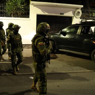 ¿Por qué es tan preocupante que la policía de Ecuador irrumpiera en la embajada de México en Quito?