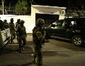 Fue un viernes del pasado mes de abril, cuando un grupo de policías de Ecuador irrumpió a la fuerza en la embajada de México en Quito. EFE / ARCHIVO