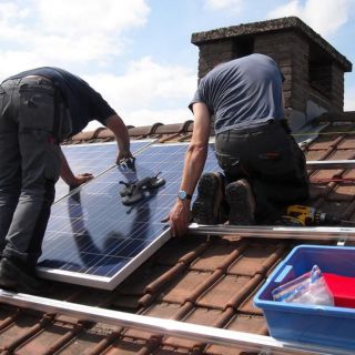¿Es legal poner paneles solares en las casas sin avisar a la CFE?