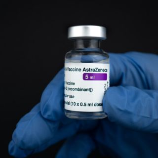 AstraZeneca: ¿Qué otra vacuna ha sido ligada con trombosis?