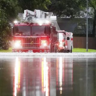 Tormentas inundan Texas; suspenden clases y ordenan evacuaciones
